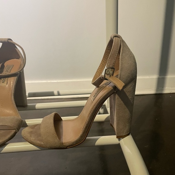 STEVE MADDEN Carrson Taupe High Heels - Picture 3 of 9